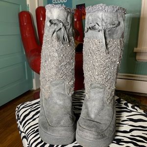 Zingy Grey Fuzzy Knitted Platform Boots